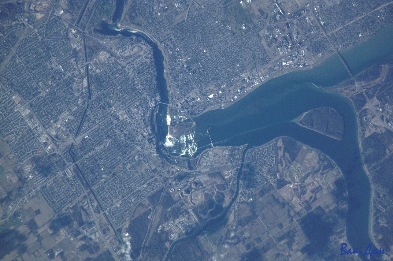 Niagara_Falls_from_space - Copy